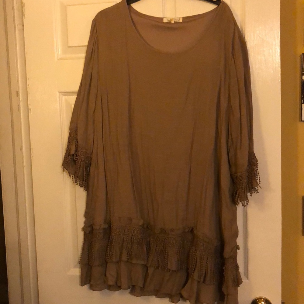 Beautifully tan blouse Very comfortable